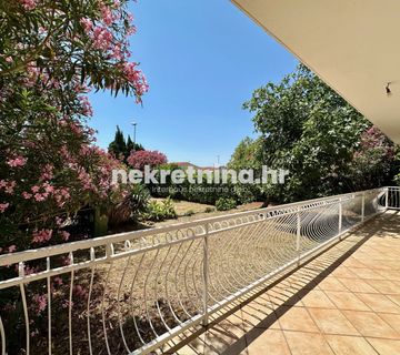 Prodaja - Kuća: Sveti Filip i Jakov, 330.00 m2 (prodaja) - cover