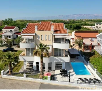 Apartmanska Kuća - 150 M Od Mora - 3 Apartmana - Privlaka, Privlaka