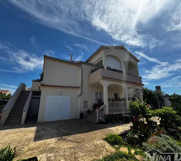 Apartmanska kuća Privlaka - centar mjesta - 300m od mora - Privlaka, Privlaka