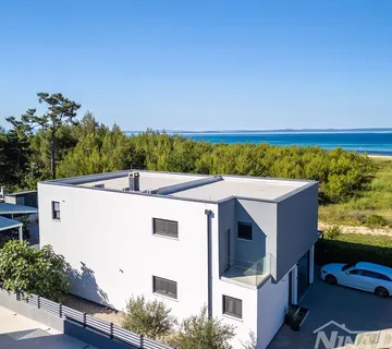 Dalmacija Privlaka Villa s bazenom 1 red do mora. - Privlaka, Privlaka