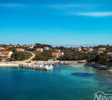 Otok Ugljan Guduće kuća 50 metara od mora - Ugljan, Preko