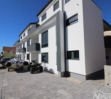 Apartman južna strana 25 met do plaže 96 m2. - Vir, Vir