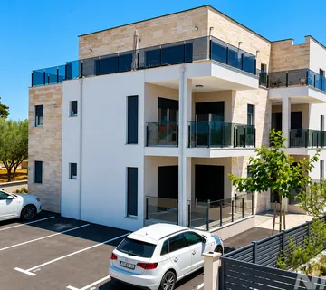 PRODAJE SE STAN - NOVOGRADNJA- PRIVLAKA 300 metara od mora - Privlaka, Privlaka