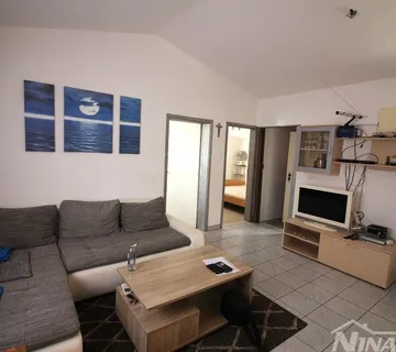 Apartman na katu s tri spavaće sobe - Vir, Vir