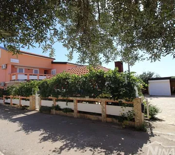 Apartmanska kuća 8 apartmana 450 met.do plaže - Vir, Vir
