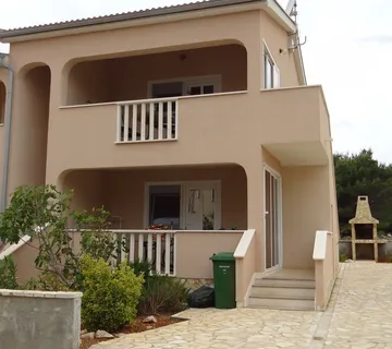 Apartman na 1.katu južna strana otoka Vira, miran i tih dio otoka Vira - Vir, Vir
