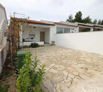 Apartman u nizu s dvije spavaće sobe, blizina centra - Vir, Vir