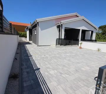Bungalov novogradnja, mirna i tiha pozicija, - Vir, Vir