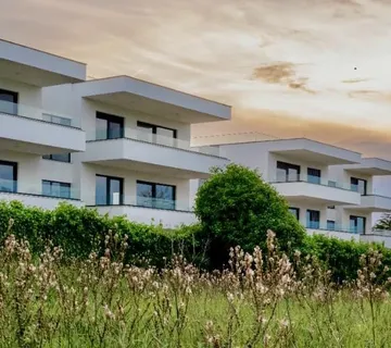 Ugljan luksuzan dvosoban apartman sa zajedničkim bazenom i ljetnom kuhinjom - Ugljan, Preko