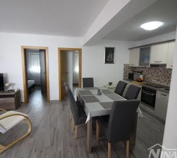 Apartman na prvom katu s pripadajućom okućnicom. - Vir, Vir