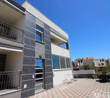 Apartman na Viru – 280m od plaže, uređen i useljiv! - Vir, Vir
