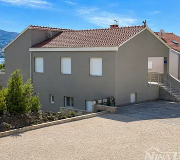 Kuća s 4 apartmana+dodatno zemljište–2. red od mora Pridraga, Hrvatska - Pridraga, Novigrad