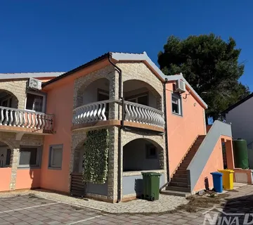 Južna strana Vira, blizina mora - Vir, Vir
