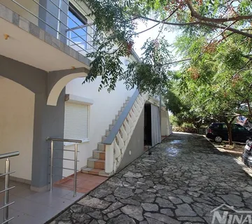 Apartman južna strana, etažirano s vodom i kanalizacijom., - Vir, Vir