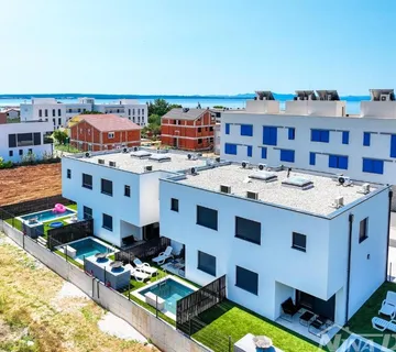 Moderna dvojna kuća s bazenom- Privlak Dalmacija - Privlaka, Privlaka