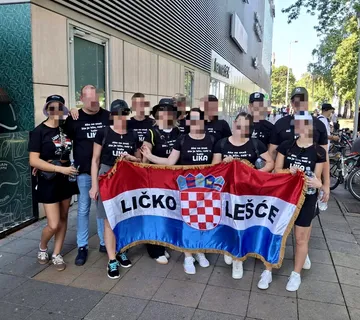 Navijačka zastava s imenom mjesta, svečana (200x100cm) - cover