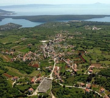 Peruški - turistički teren 1.red do mora - cover