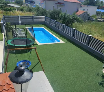 Prodaje se kuća sa bazenom u Splitu - cover