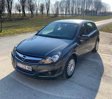Opel Astra - cover