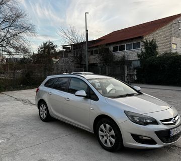 Opel astra  - cover
