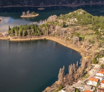 Građevinsko zemljište na Baćinskim jezerima od 476m2 - cover