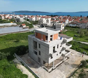KREDIT MOGUĆ! Kaštel Lukšić, lux. penthouse 167.80 m2, 2-3. kat + 2PM! - cover