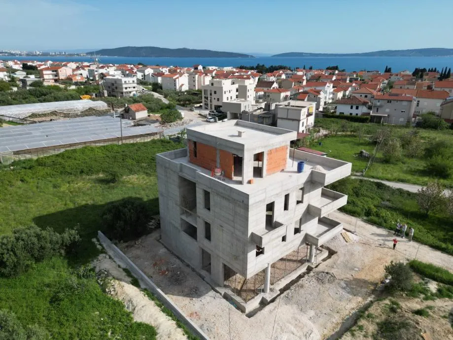 KREDIT MOGUĆ! Kaštel Lukšić, lux. penthouse 167.80 m2, 2-3. kat + 2PM! - cover