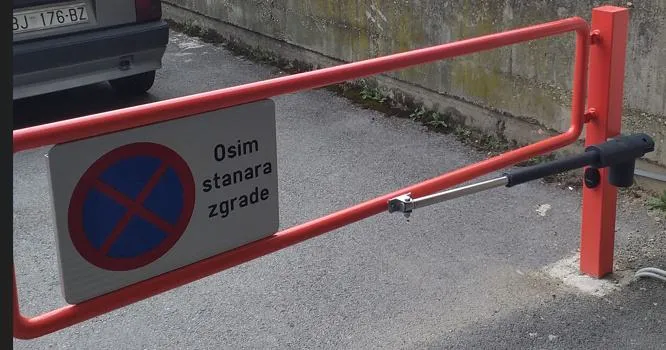 Zakretna automatska rampa za zaštitu od neovlaštenog ulaza komplet KIT - cover
