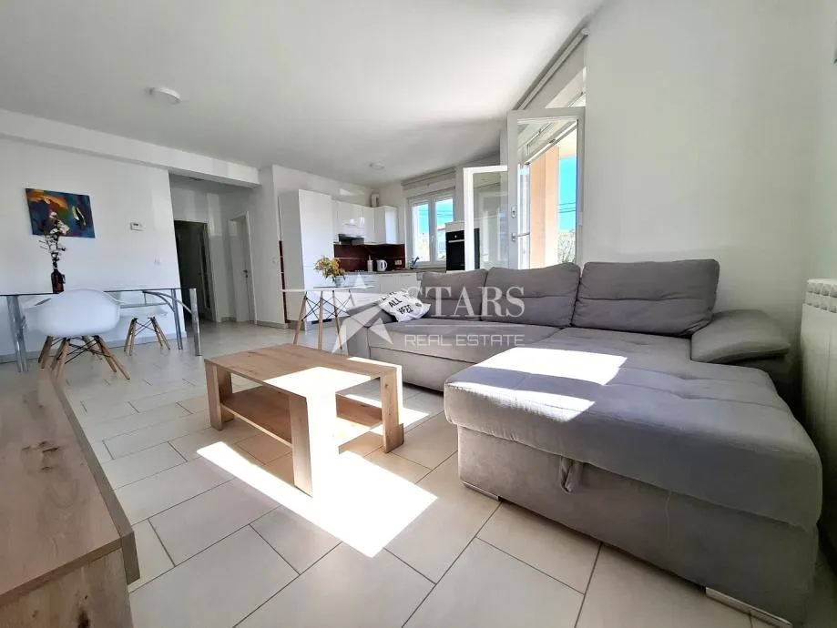 Rijeka, Hosti stan sa okućnicom i 2 parkirna mjesta u vlasništvu - cover