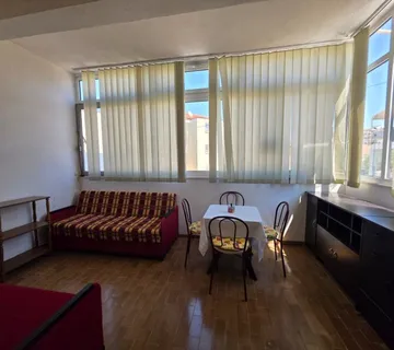 Komforan 1-soban stan, 2. red od mora, Okrug Gornji! - cover