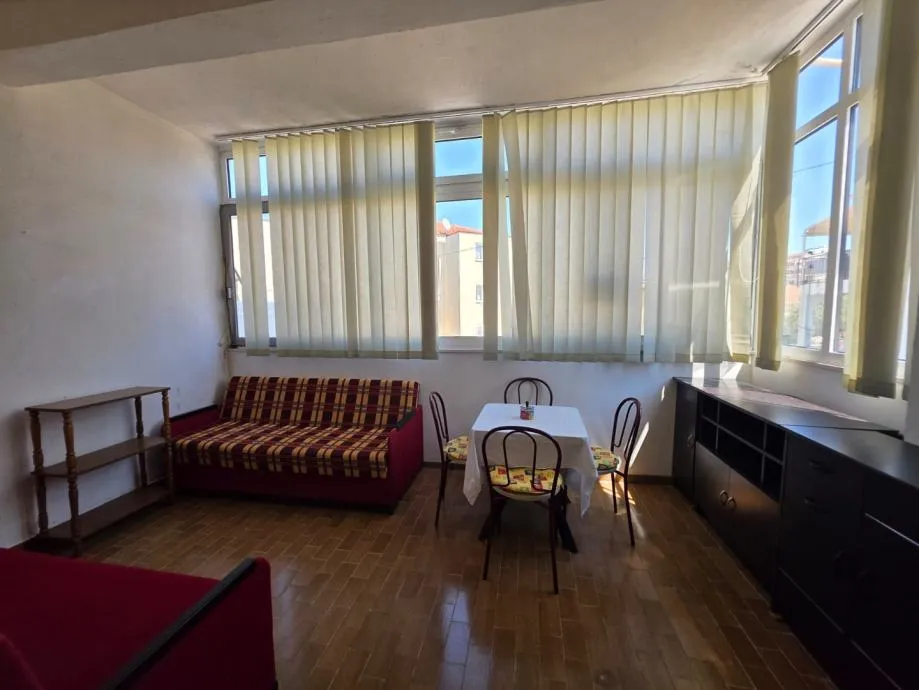 Komforan 1-soban stan, 2. red od mora, Okrug Gornji! - cover