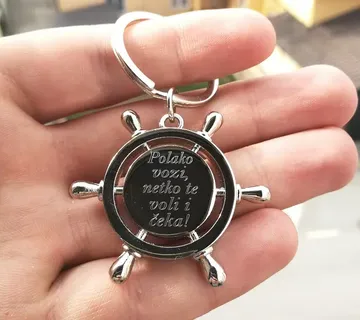 Privjesak “KORMILO” - cover