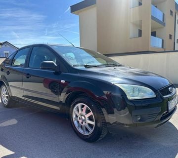 Ford Focus 1,4 16V - cover