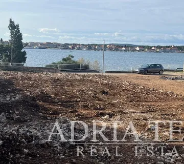 STANOVI, PRVI RED DO MORA - BRODARICA, ŠIBENIK - cover