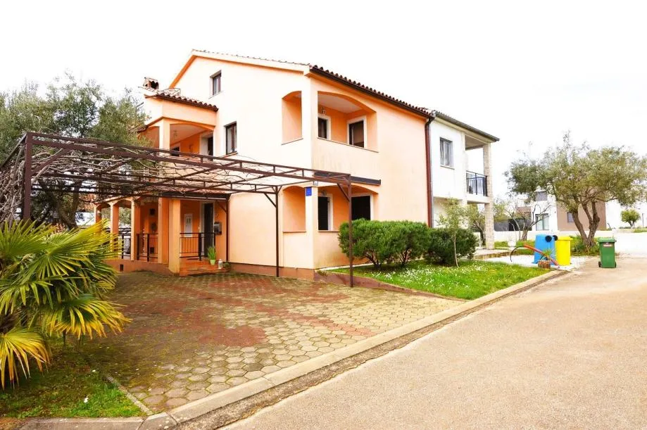 VABRIGA-DVOJNA KUĆA SA ČETIRI APARTMANA NA PRODAJI (prodaja) - cover