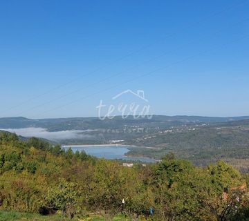 Mješovito zemljište sa pogledom na jezero Butoniga - cover