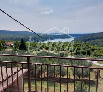 Barban, okolica, obiteljska kuća sa pogledom na more - cover