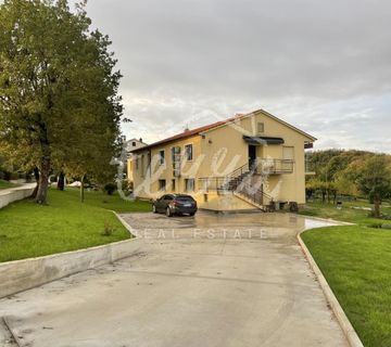 Prostrana samostojeća kuća sa okućnicom 5.220m2 PAZIN - cover