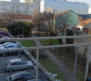 TRNJE-VRBIK; iznajmljuje se poslovni prostor u zgradi na 2. katu - cover