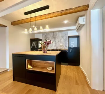 Šibenik, Centar - novoadaptiran stan s predivnim pogledom - cover