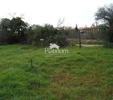 Istra,Peroj poljoprivredno zemljište veličine 2942 m2 - cover