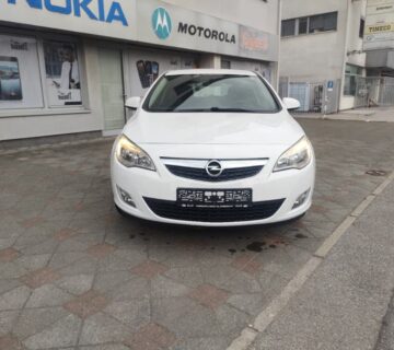 Opel Astra 1.4 TURBO+TVORNIČKI PLIN - cover