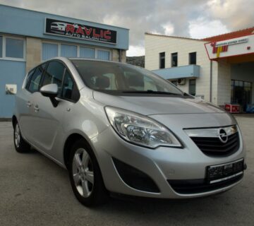 Opel Meriva 1,3 CDTI servisna knjiga, kao nova reg 10/24 - cover