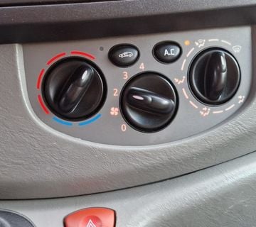 Opel Vivaro 2,0 2,7 t POCINČAN KUKA KLIMA PDV KARTICE 36 MJ - cover