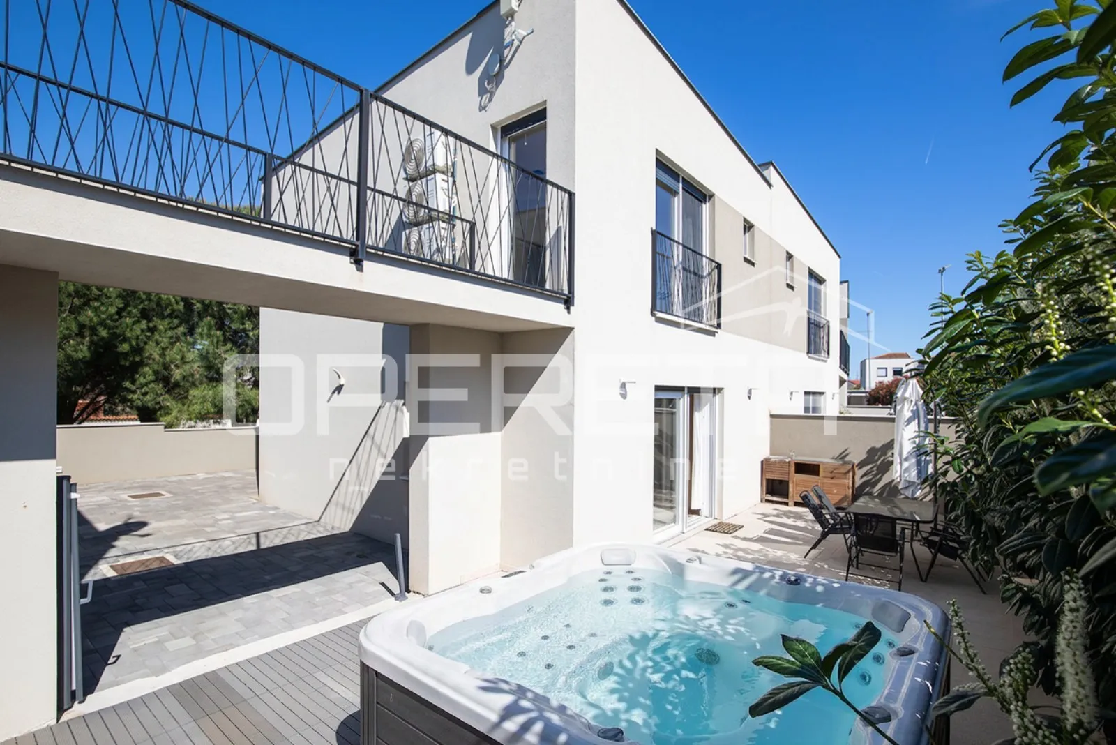 Moderan dom s vrtom i jacuzzijem – Dugoročni najam, Valdebek (Pula) - cover