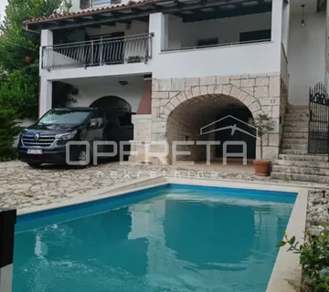 Kuća s velikim potencijalom na atraktivnoj i mirnoj lokaciji – idealna za invest - Perini, Sveti Lovreč Pazenatički