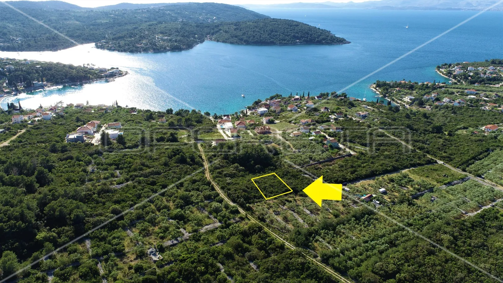 Građevinsko zemljište 932 m2, M1 namjena, pogled na more, Nečujam, otok Šolta - cover