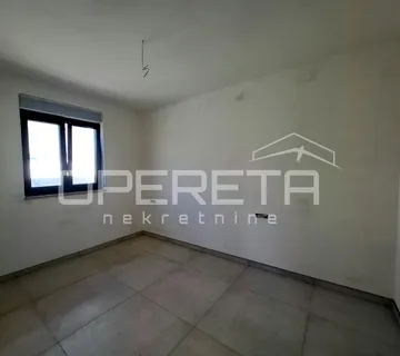 Top lokacija u Dalmaciji – Rogoznica, 70m od mora, useljenje ljeto 2025! - cover