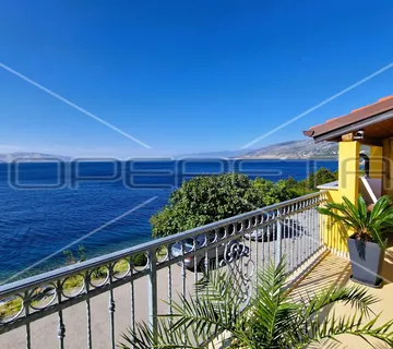 Kuća s 4 apartmana, pogled na more, 1. red do mora, plaža, 216 m2,Senj - Sveti Juraj, Senj