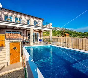 Impresivna i izolirana kuća s bazenom u Parku prirode Velebit - cover